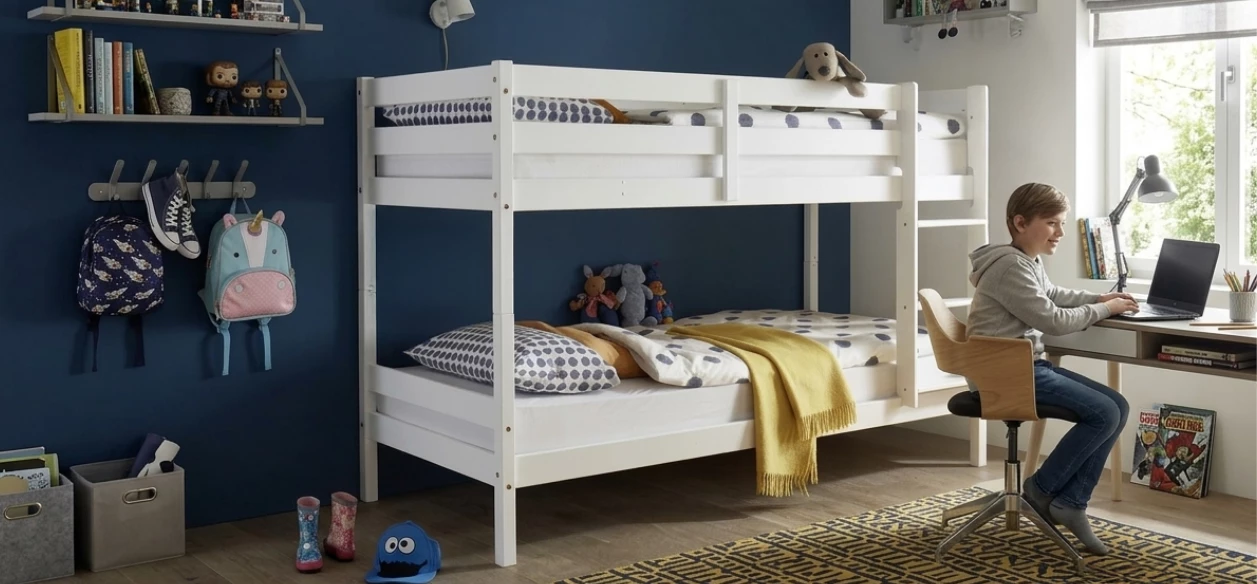 Poschodová detská posteľ? Výhody vs. nevýhody!