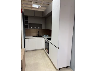Zostava kuchyne Nitra-Softline/Laser-vystavený kus, biely lak/sivá taupe